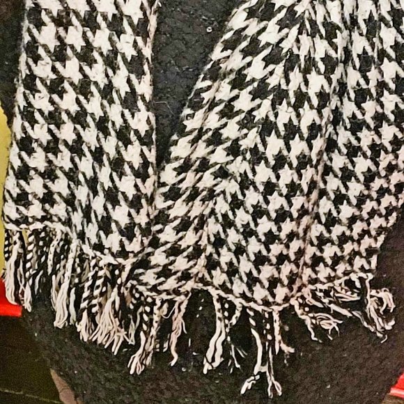 Vintage houndstooth patterned scarf / Foulard avec Motifs " Pied-de-poule " - Picture 4 of 15